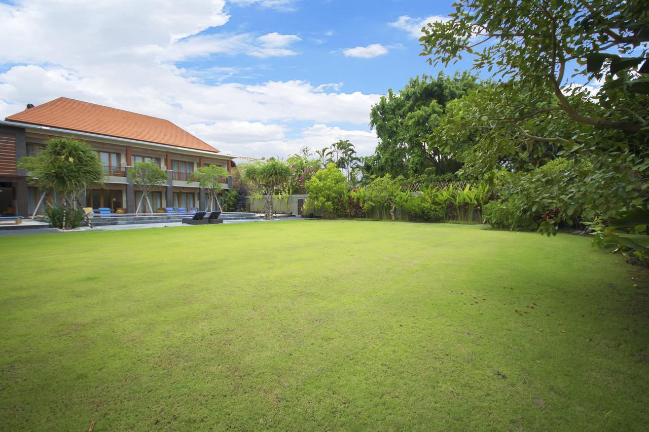 Готель Kubu Cempaka Seminyak Екстер'єр фото